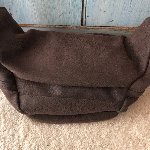 Australian leather crossbody/satchel belt bag w/“Australia” written in gold - Picture 4 of 11